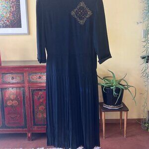 Vintage Crepe Pleated Dress with Sequin Applique • Cirlio • Late 30s/Early 40s